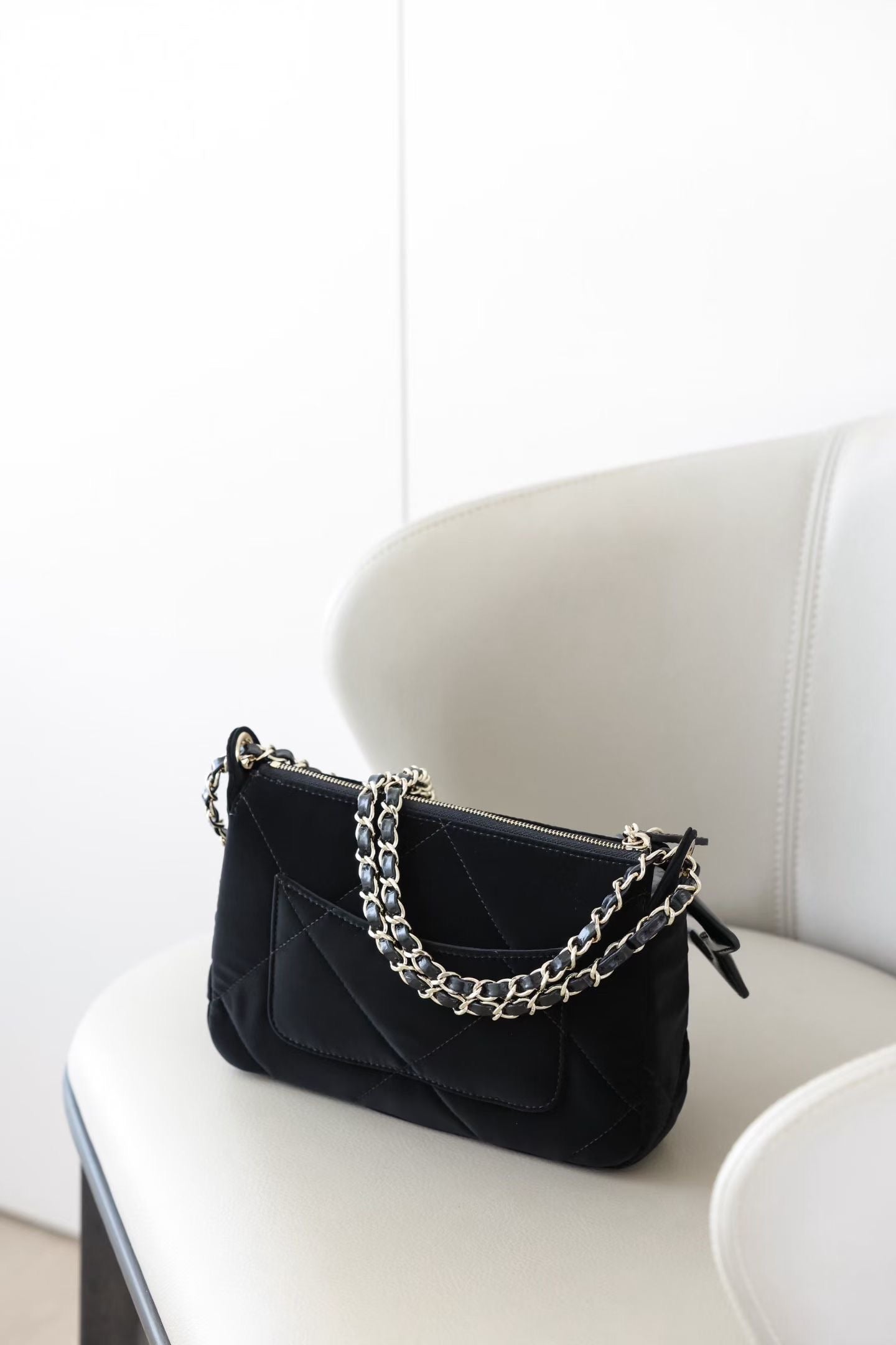 CHANEL CLUTCH WITH CHAIN