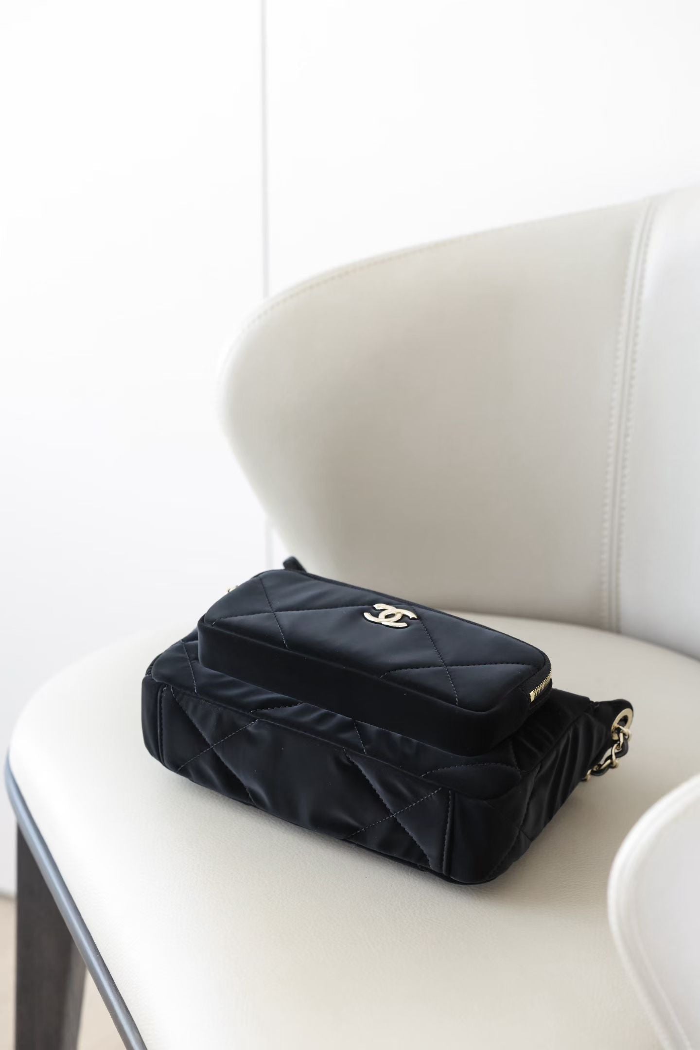 CHANEL CLUTCH WITH CHAIN